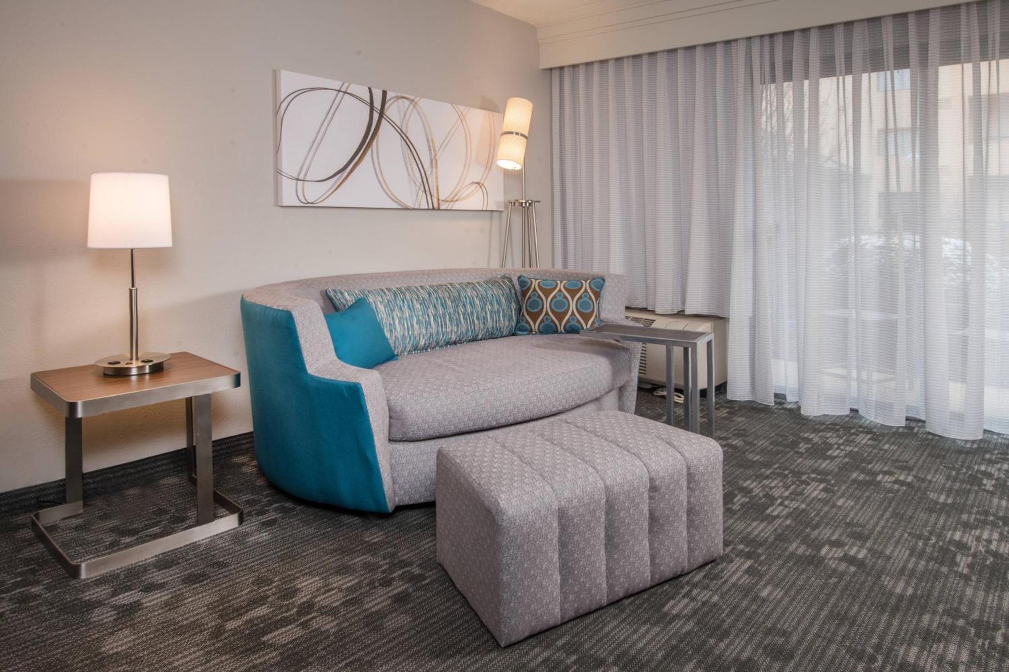 Courtyard By Marriott Fairfax Fair Oaks Hotell Exteriör bild