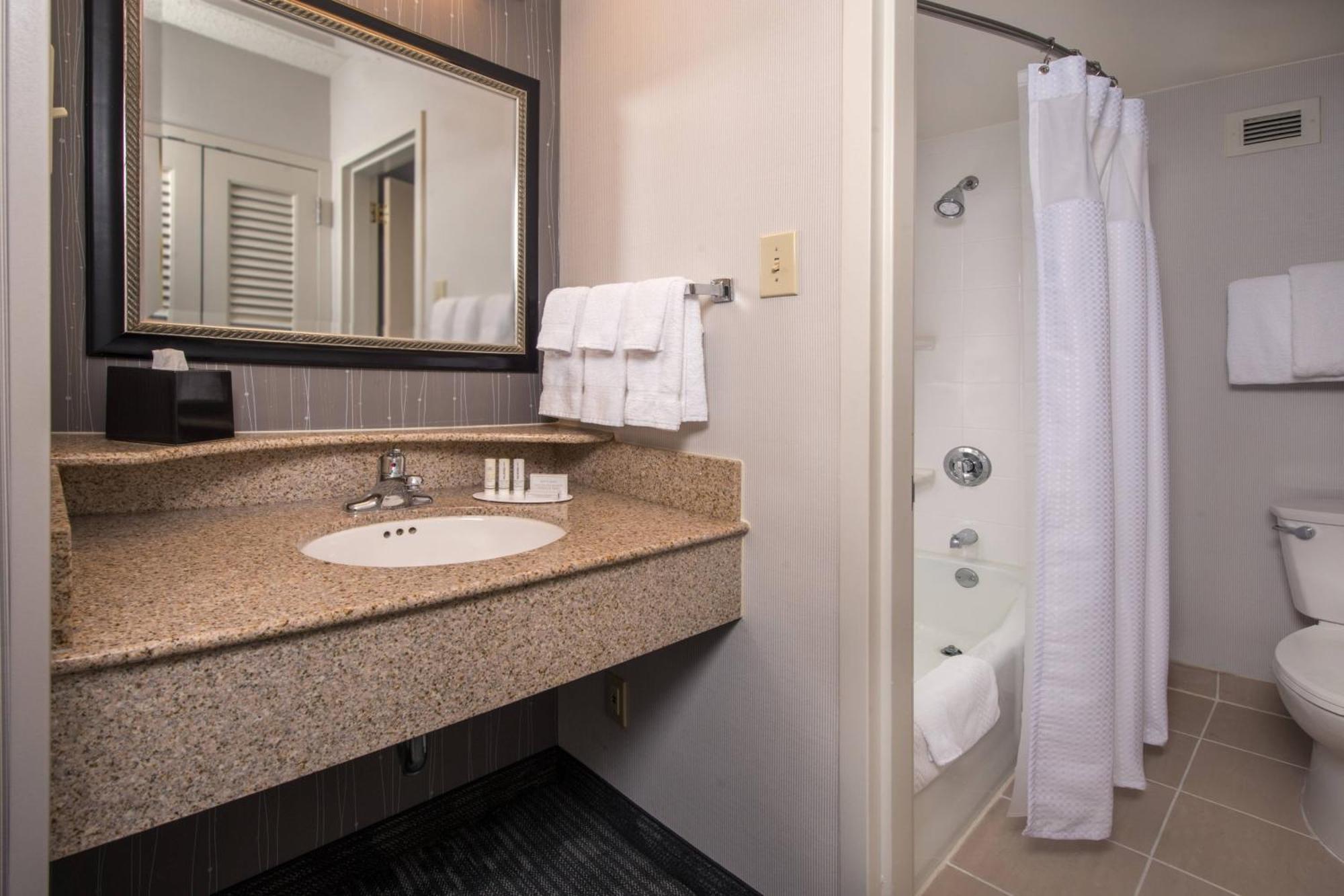 Courtyard By Marriott Fairfax Fair Oaks Hotell Exteriör bild