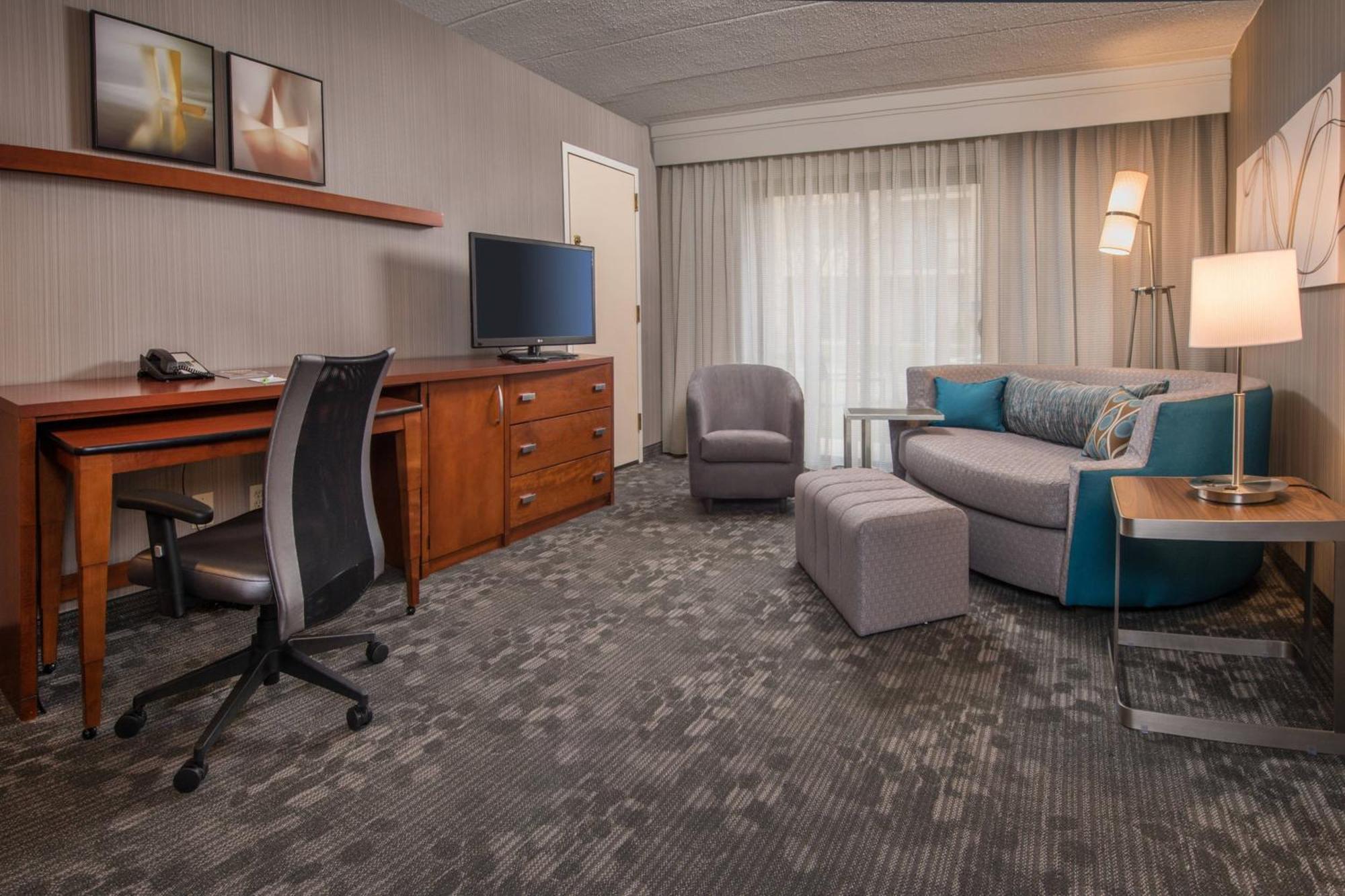 Courtyard By Marriott Fairfax Fair Oaks Hotell Exteriör bild